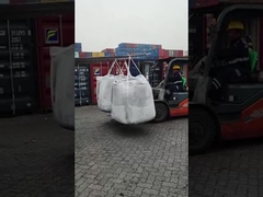 laoding el envase en la yarda portuaria