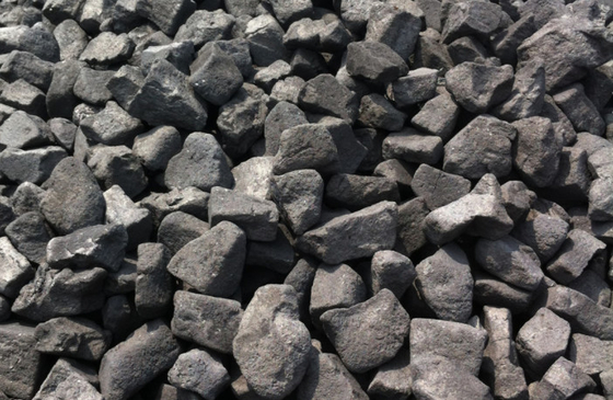 Ceniza grande baja 80-120m m del calor 31000 Kj/Kg el 8% del combustible sólido del coque del alto grado de S